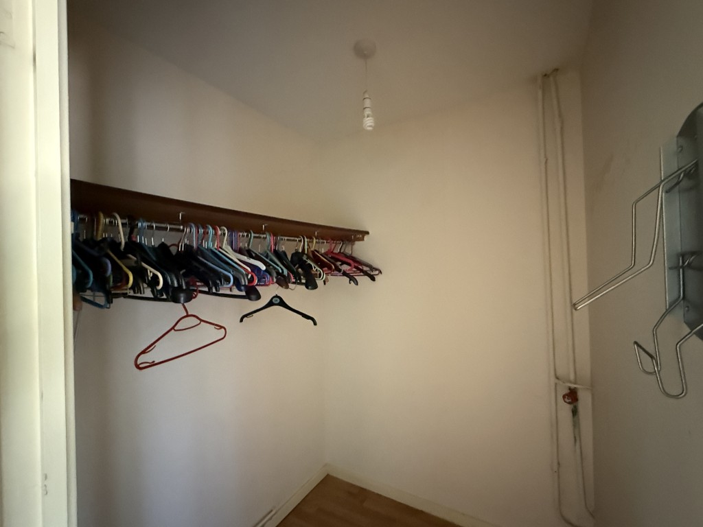 Lot: 45 - BUNGALOW FOR IMPROVEMENT - Store Room in Bungalow in Need of Improvement